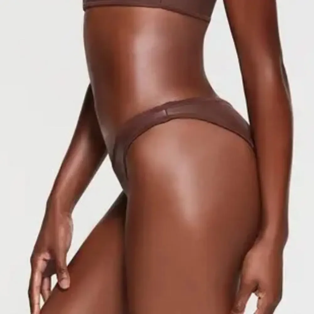 NWT SKIMS Rubberized Scuba Swim Tanga Bikini Bottom in COCOA Size XXS